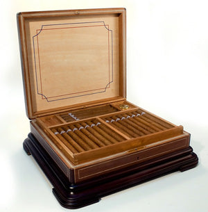 Montecristo - Double Coronas - Replica Antique Humidor (2009)