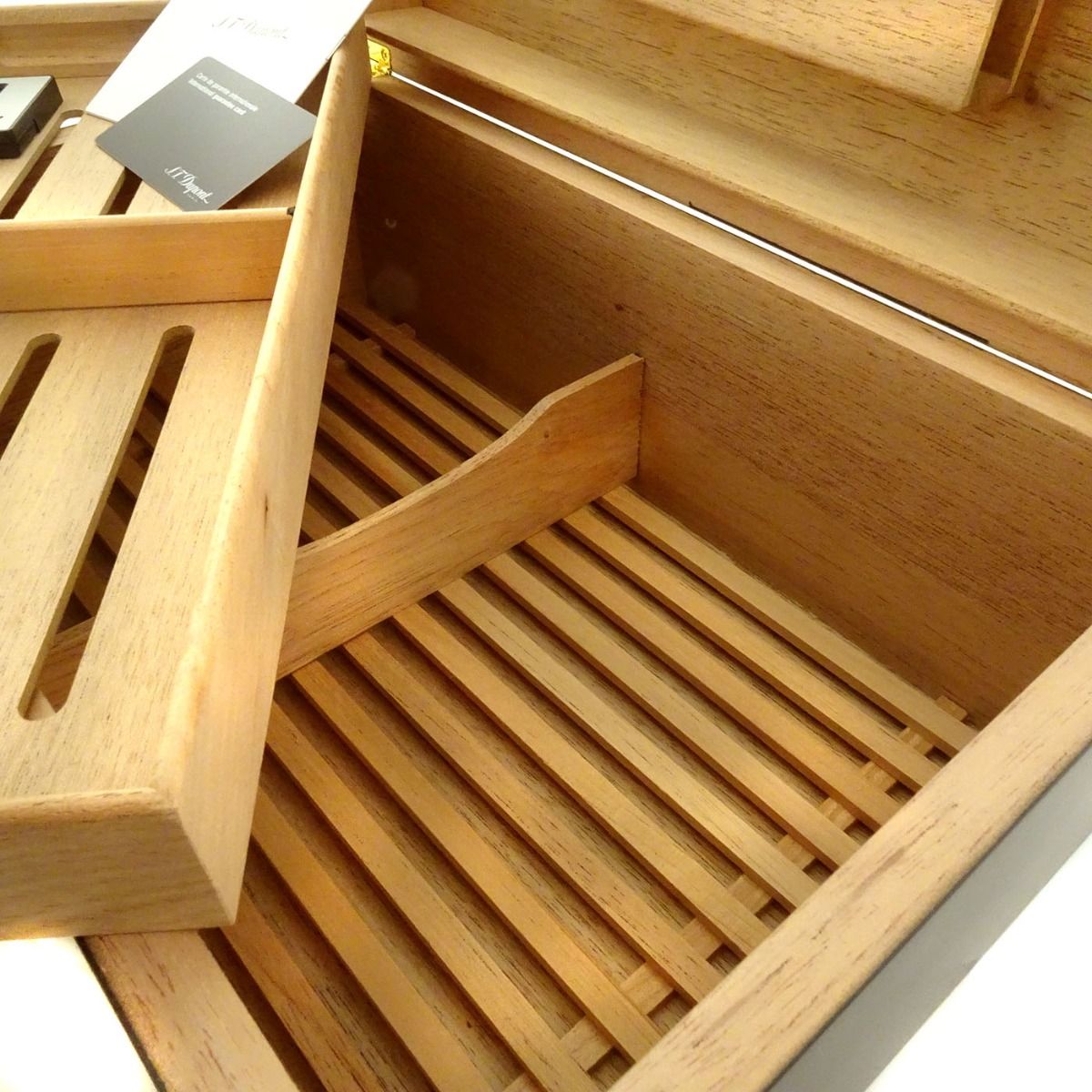 S.T. Dupont - PREMIUM CIGAR CLUB - Humidor